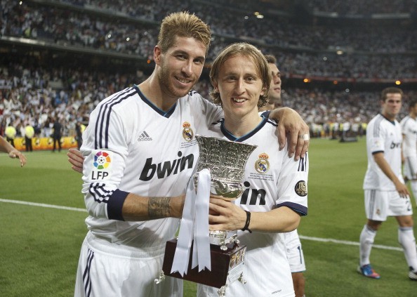 Chỉ mới đến Real và được Mourinho tung vào sân ít phút cuối trận nhưng Luka Modric đã có được danh hiệu đầu tiên trong màu áo Real...